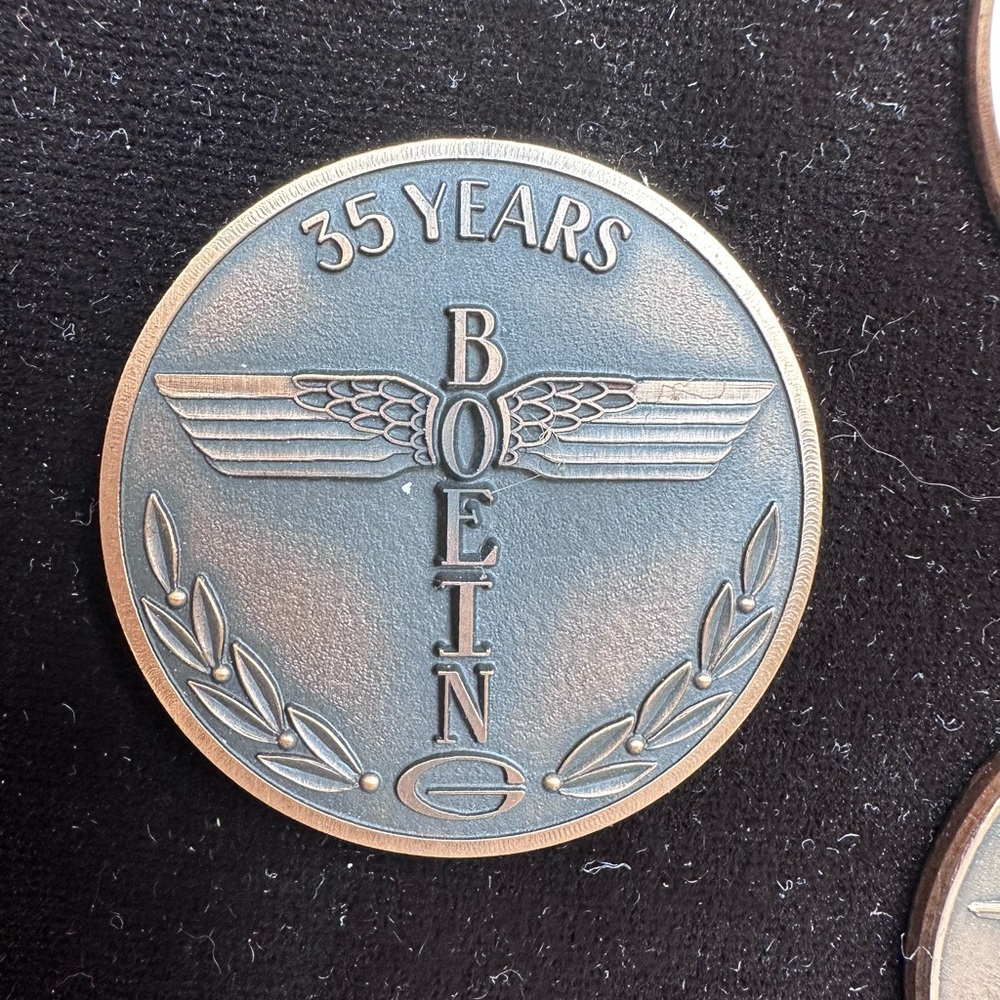 Vintage Boeing 35 Years Commemorative Bronze Collectible Coin Plaque (1986) - Picture 9 of 11